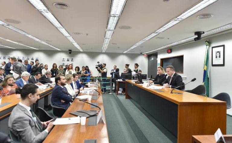 Conselho de Ética analisa processo de quebra de decoro contra três deputados